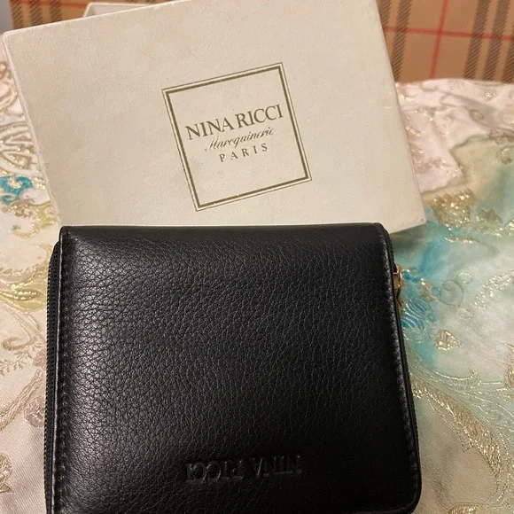 Authentic Nina Ricci & Calvin Klein bundle - Picture 2 of 8